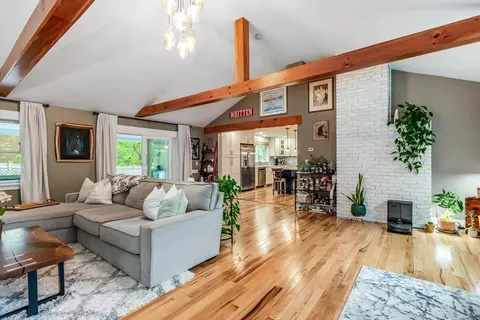 32 Holly St, Gloucester, MA 01930 photo 9