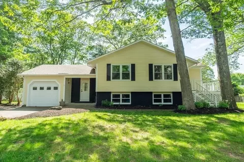 41 Pine Ridge Dr, Oxford, MA 01540
