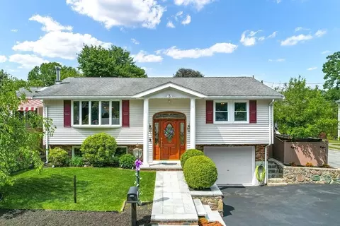 5 Wyoma St, Wakefield, MA 01880