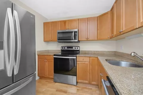 360 Neponset St #503, Canton, MA 02021