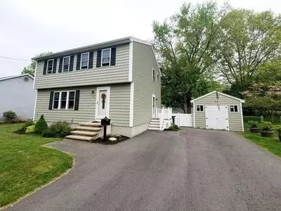 15 Northside Ct, Haverhill, MA 01830