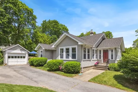 14 Fairview Ave, Reading, MA 01867