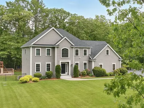 7 Cottage St, North Reading, MA 01864
