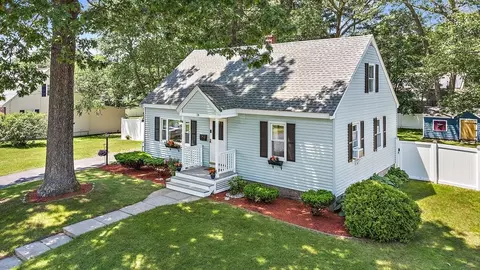 19 Pleasant St, Chelmsford, MA 01824