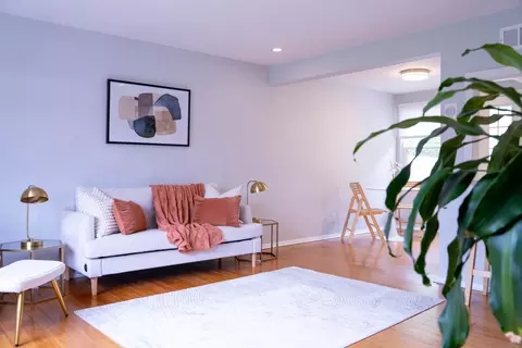 62 Roberts Dr #62, Bedford, MA 01730