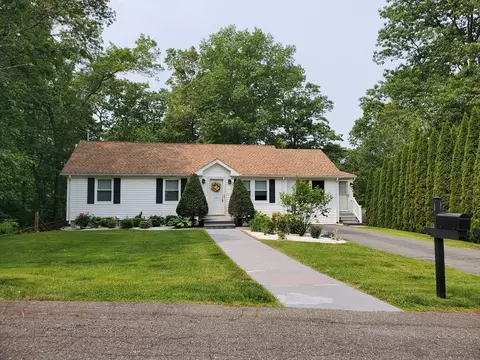 48 Dana Hl, Belchertown, MA 01007