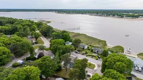 78 Edgewater Dr, Wareham, MA 02571