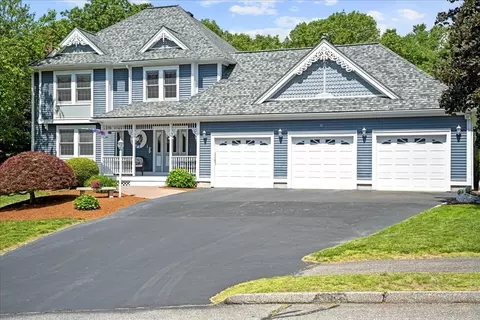 27 Crestview Dr, Uxbridge, MA 01569