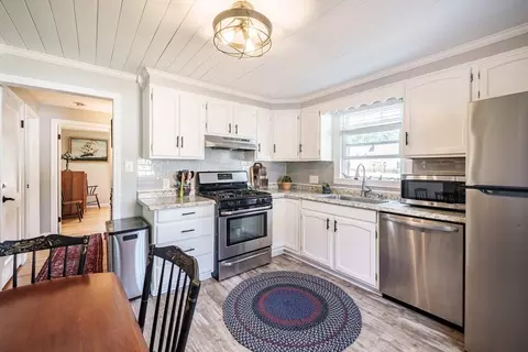 48 Clairmont Ave, Chicopee, MA 01013 photo 3