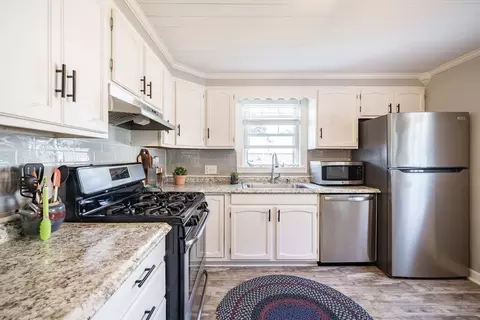 48 Clairmont Ave, Chicopee, MA 01013 photo 4