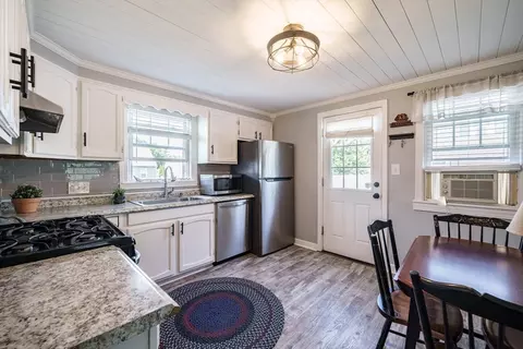 48 Clairmont Ave, Chicopee, MA 01013 photo 5