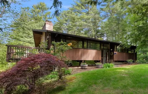 9 Turtleback Rd, Essex, MA 01929