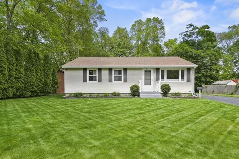 4 Polito Dr, Worcester, MA 01604