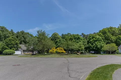 9 Camelot Ln, Easthampton, MA 01027 photo 40