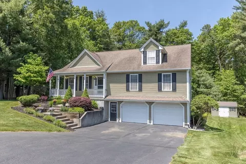 9 Camelot Ln, Easthampton, MA 01027 photo 2