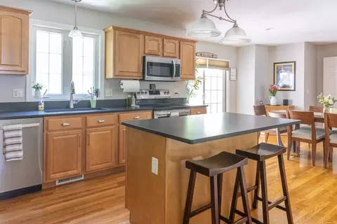 9 Camelot Ln, Easthampton, MA 01027 photo 5