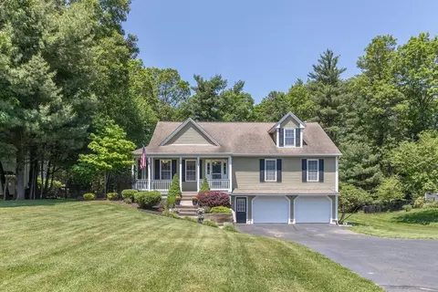 9 Camelot Ln, Easthampton, MA 01027