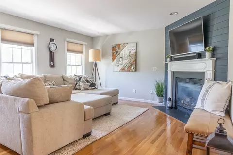 9 Camelot Ln, Easthampton, MA 01027 photo 9