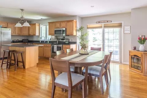 9 Camelot Ln, Easthampton, MA 01027 photo 4