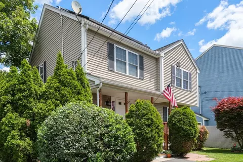 55 W 3rd St #3, Lowell, MA 01850
