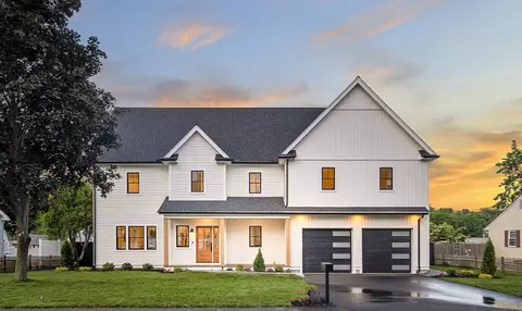 9 Robert Ave, Woburn, MA 01801