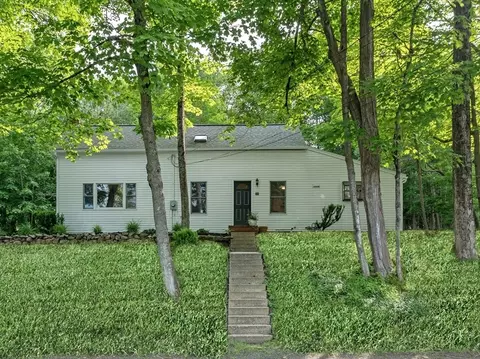 17 High St, Merrimac, MA 01860