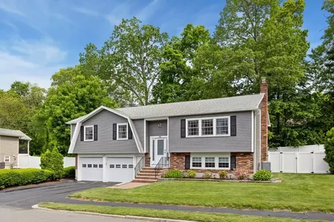 48 W Park Dr, Wakefield, MA 01880