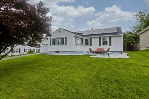 83 Chalmers St, Springfield, MA 01118