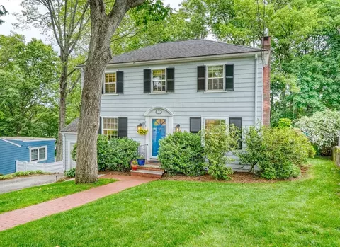 25 Grandview Ave, Melrose, MA 02176