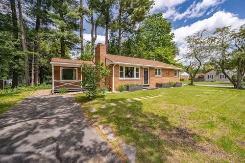 226 Dutchess St, Springfield, MA 01129