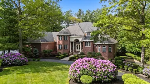 37 Grey Ln, Lynnfield, MA 01940