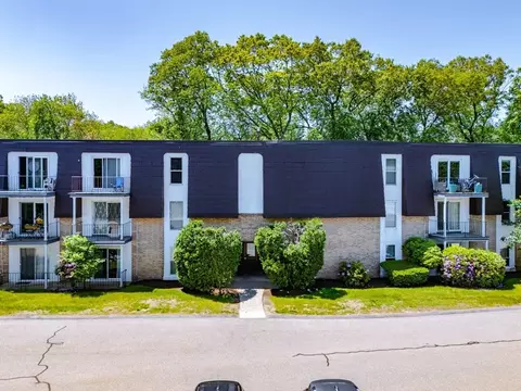 10 Shadowbrook Ln #45, Milford, MA 01757