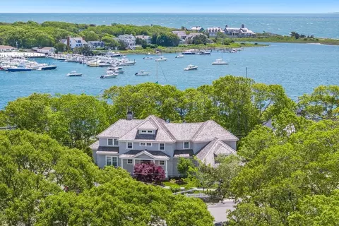 2 Bridge St, Falmouth, MA 02536