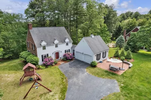 271 Pond St, Hopkinton, MA 01748