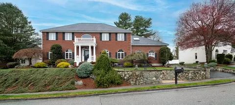 12 Ledgewood Rd, Saugus, MA 01906