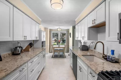 120 Apache Way #120, Tewksbury, MA 01876