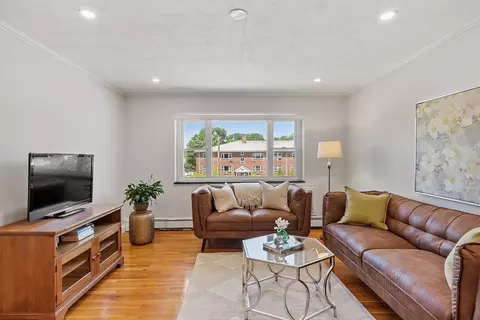 1077 Chestnut St #11, Newton, MA 02464