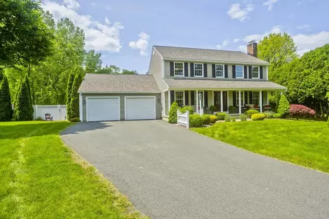 47 Avis Cir, Northampton, MA 01062