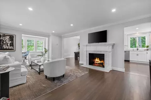160 Forest Hl, Lynnfield, MA 01940