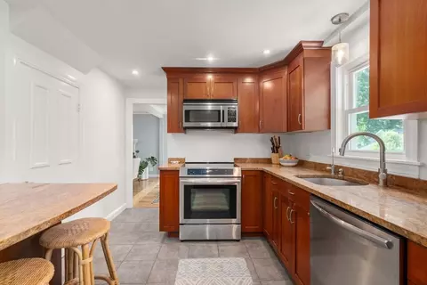 Kitchen - 11 Netta Rd, Dedham, MA 02026 photo 4 of 4