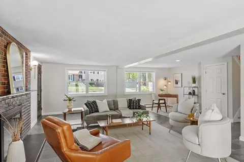 Living - 2 Appleton Rd, Wakefield, MA 01880 photo 10 of 12