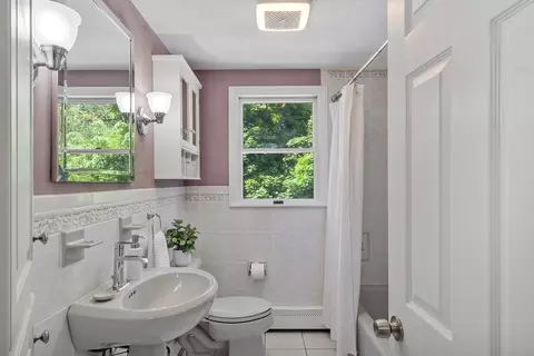 Bath - 2 Appleton Rd, Wakefield, MA 01880 photo 1 of 3