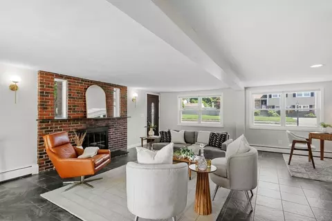 Living - 2 Appleton Rd, Wakefield, MA 01880 photo 11 of 12