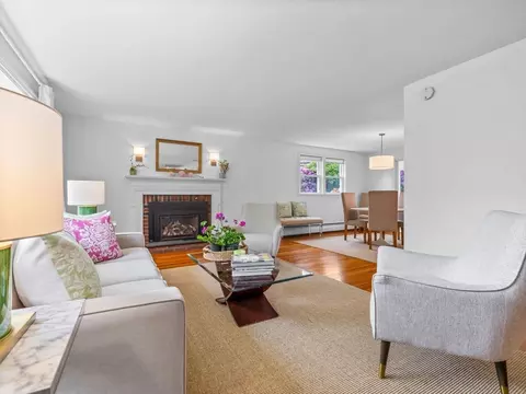 29 Brook St, Wellesley, MA 02482 photo 3