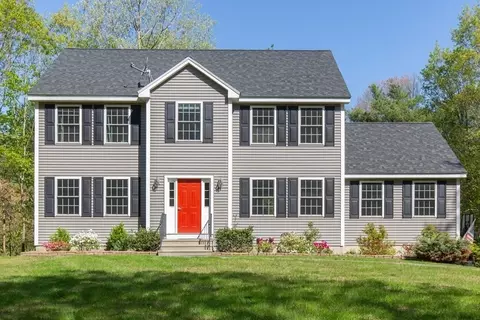 24 Robinson Ln, Pelham, NH 03076