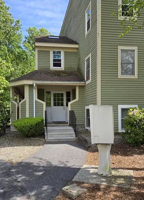153 Heritage Dr #153, Whitinsville, MA 01588