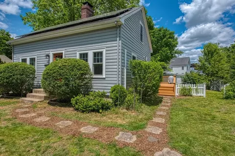 22 Maple Ave, Sharon, MA 02067 photo 2