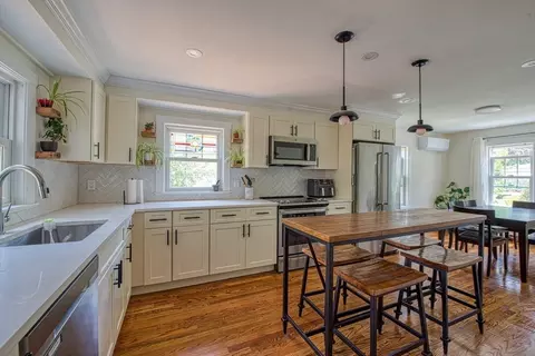22 Maple Ave, Sharon, MA 02067 photo 4