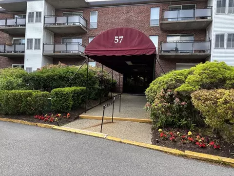 57 Broadlawn Park #24, Chestnut Hill, MA 02467