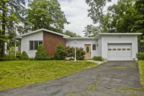 52 Hillview Rd, Holyoke, MA 01040